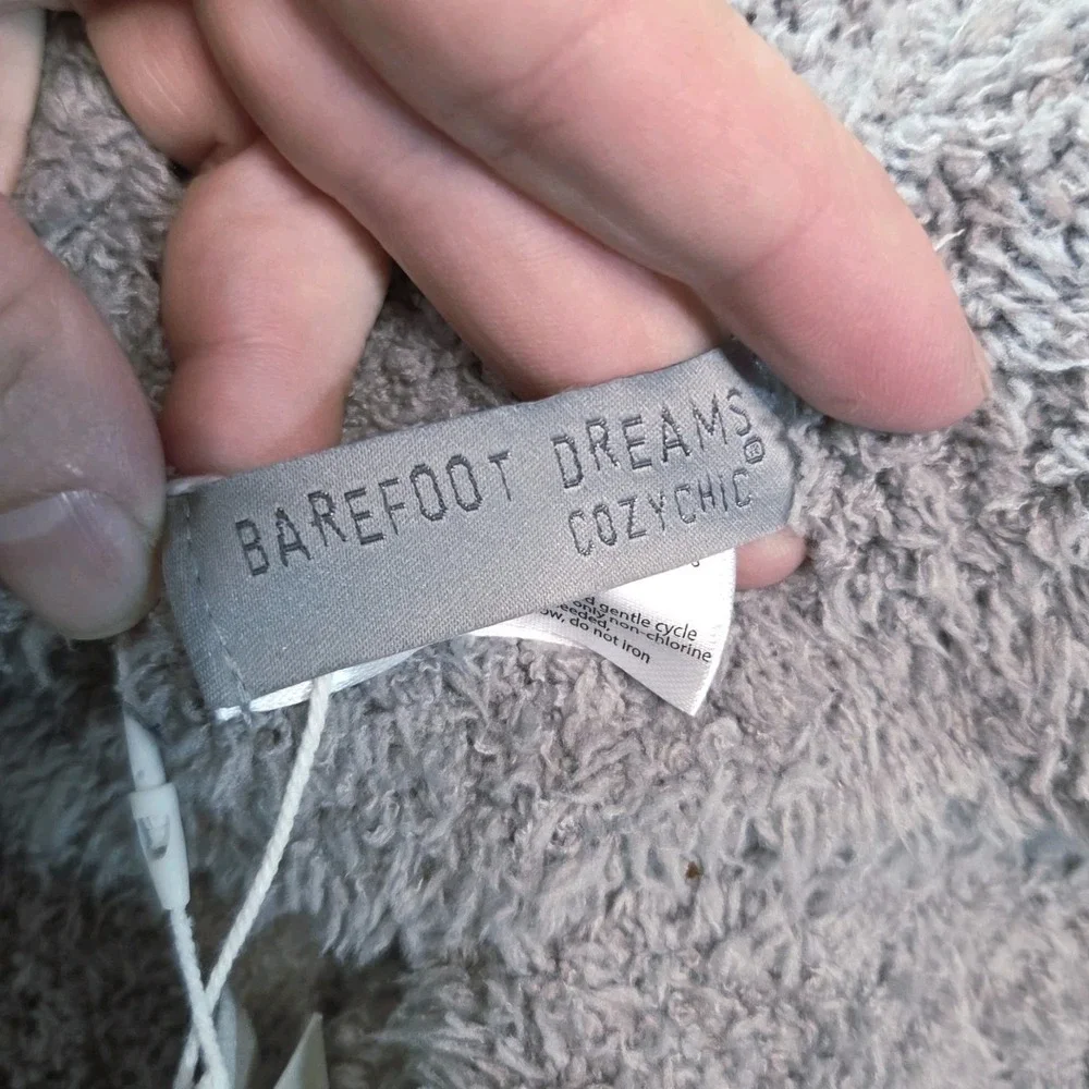 Barefoot Dreams CozyChic Gray Plush Scarf Wrap Soft Lounge NWT‎